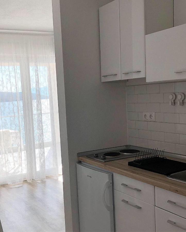 Apartment Bolero - *