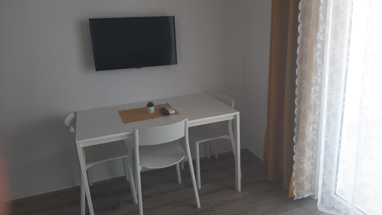 Apartment Bolero - *